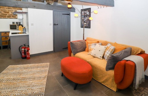 Barrowby Apartment | MILL BARN, character holiday cottage, with a garden in Barrowby