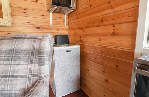 Haverfordwest Cottage | MILL CABIN DENANT, pet friendly, with a garden in Haverfordwest