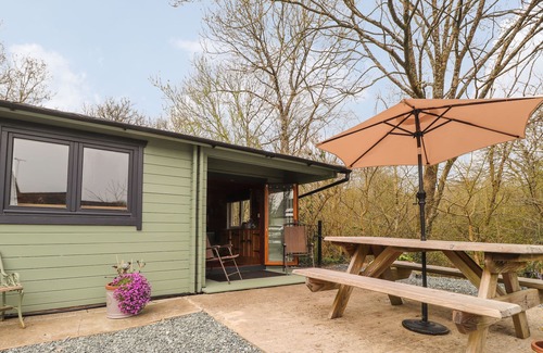 Haverfordwest Cottage | MILL CABIN DENANT, pet friendly, with a garden in Haverfordwest