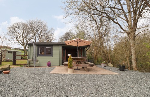 Haverfordwest Cottage | MILL CABIN DENANT, pet friendly, with a garden in Haverfordwest