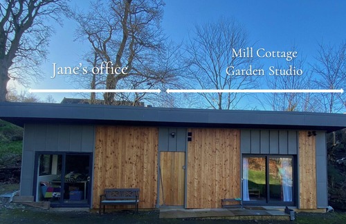 Melrose Apartment | Mill Cottage Garden Studio in historic Newstead next to Melrose