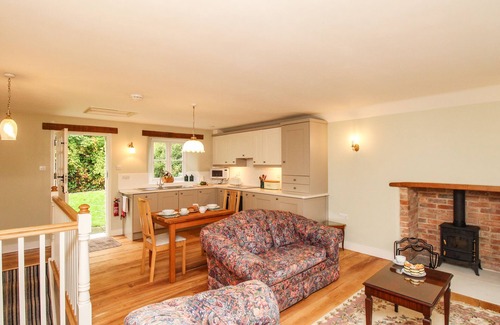 Upwey Cottage | MILL COTTAGE, romantic, with a garden in Upwey