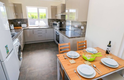 Milford Haven Cottage | MILL VIEW, pet friendly, with a garden in Neyland