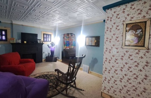 Detroit Apartment | Millennial Nostalgia