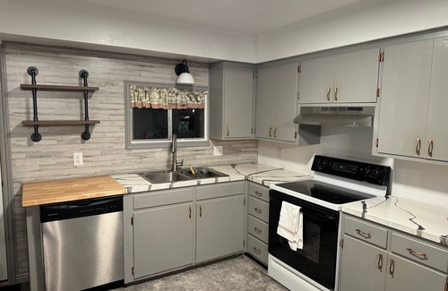 Vernal Apartment | Miller Suites 2-bdrm 1.5 bath in the heart of Vernal. For a couple or family.