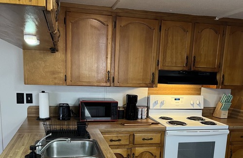 Brookeland House | Millers Landing, 5 minutes from Humphrey boat ramp. Swimming pool/tennis courts