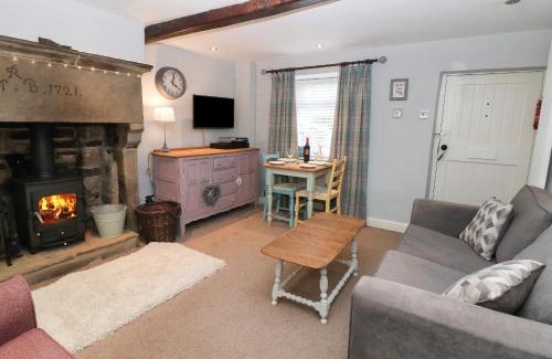 Castleton House | Millstream Cottage