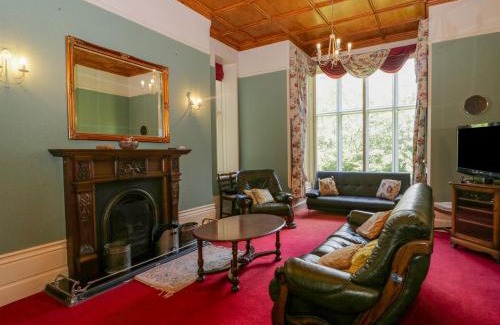 Newton in Furness House | Millwood Manor