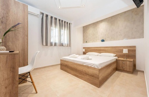 Paralia Dionysiou House | Milonas House Apartments