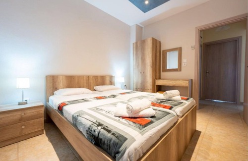 Paralia Dionysiou House | Milonas House Apartments