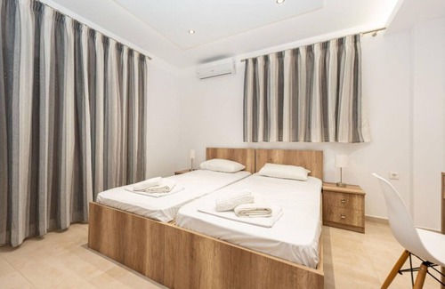 Paralia Dionysiou House | Milonas House Apartments