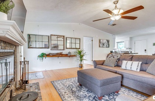 Florida Panhandle House | Milton Waterfront Home w/Dock & Outdoor Kitchen!