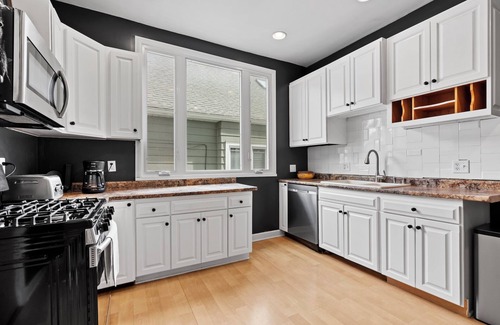Bay View House | Milwaukee Bayview Getaway with Private Hot Tub