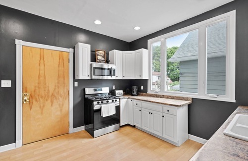Bay View House | Milwaukee Bayview Getaway with Private Hot Tub