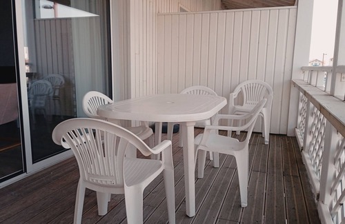 Mimizan-Plage Apartment | Mimizan plage : Pretty T2 Bis apartment with outdoor pool near the ocean