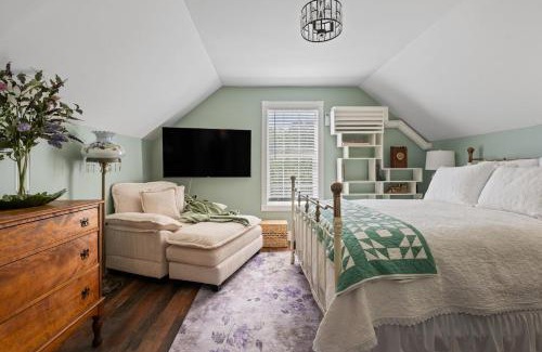 Downtown Reno House | Min From Unr, Downtown & Hospitals Ev Charger