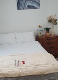 Stanwell House | Min Su Rooms