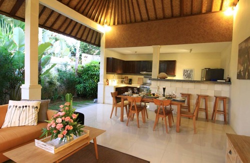 Batubelig Villa | Min WALK TO Beach-PRIVATE POOL MAHAYANA 3BR VILLA