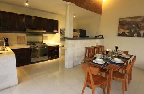 Batubelig Villa | Min WALK TO Beach-PRIVATE POOL MAHAYANA 3BR VILLA