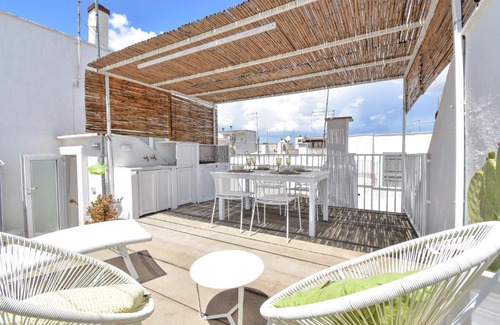 Ceglie Messapica Apartment | Mina's roof apartment terrace: whit sea view
