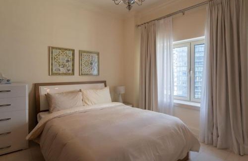 Dubai Marina Apartment | Mind Blowing Marina View 3BD Apt