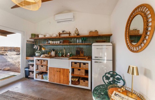 Joshua Tree Cabin | Mindy's Rustic Rabbit Cabin ~ Heart Deck ~ Spa ~