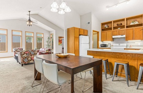 North Saint Paul House | Minne-GetAway: Modern Cottage