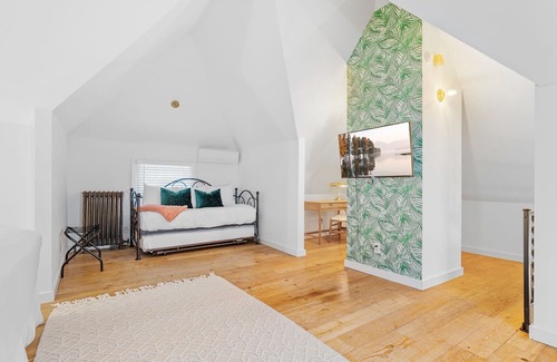 Whittier House | MINNeSTAY | Eat Street Suites