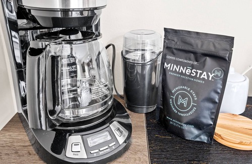 Burnsville House | MINNeSTAY* Keating Court |