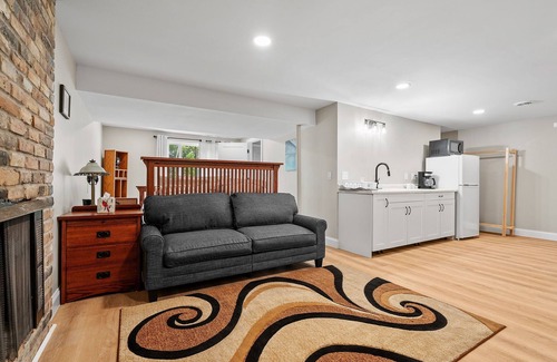 Burnsville House | MINNeSTAY* Keating Court |