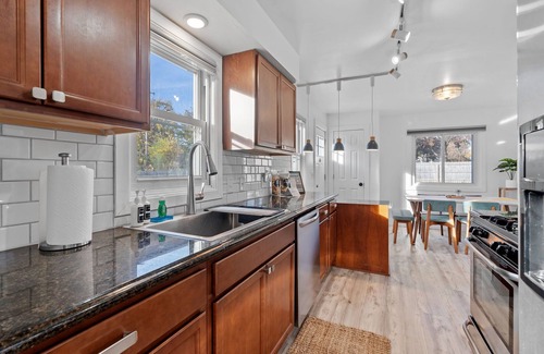 Richfield House | MINNeSTAY* Richfield Gem