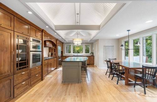 Minnetonka House | MINNeSTAY* Woodland Hollow