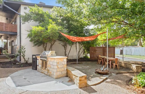 West Campus Apartment | Mins 2 Downtown - Stunning Austin Haven - King bed