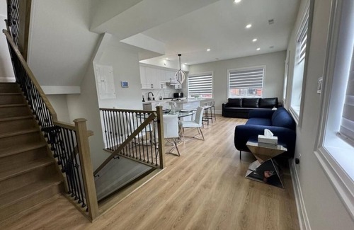Dovercourt Park Apartment | Mins from Toronto Downtown UFT Exhibition Place