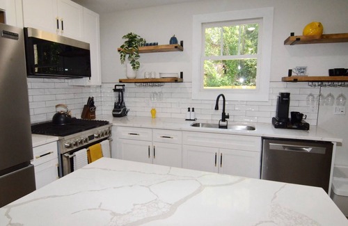 Enderly Park House | Mins to Bank of America Stadium & the Convention Center and restaurants near by!