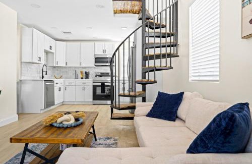 Briny Breezes House | Mins to Beach Recently remodeled Putting Green