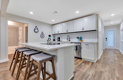 Church Street House | Mins to Downtown Peaceful and Private large ATL wooded retreat