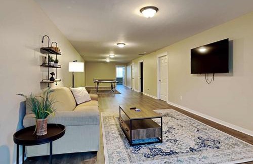 Indianapolis House | Mins to Downtown & Raceway Rookwood Retreat 1 & 2