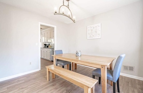 Irmo House | Mins to Lake Murray & Downtown! Serene on Sonning