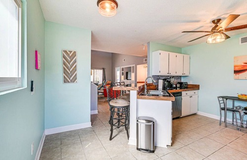 Surfside Beach Apartment | Mins to the Beach! - Pool - Screened Porch - Free Parking