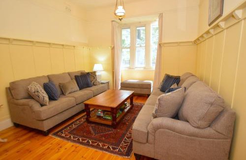 Leura House | Mintie Cottage on Leura Mall