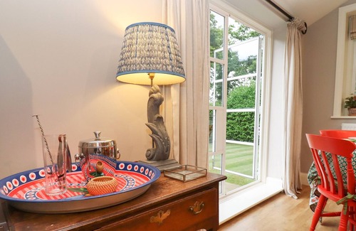 Quedgeley Cottage | MINTON COTTAGE, family friendly, with open fire in Lower Quinton