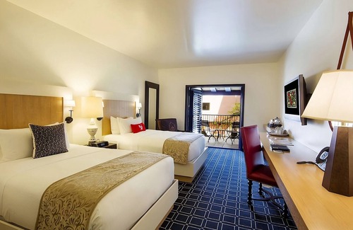 San Jose Hotel | Minutes Away from Winchester Mystery House! Modern Units w/Valet Parking!