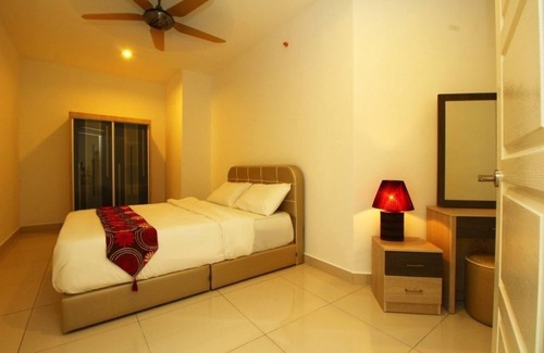 Downtown George Town Apartment | Minutes Away to See UNESCO Heritage Site
