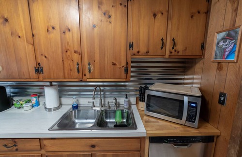Williamsburg House | Minutes from Busch Gardens-Water Country-Colonial Williamsburg-William&Mary