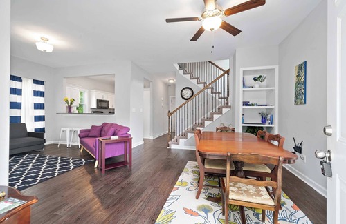 Clarksville House | Minutes from Downtown - The Comfy Navy Nestler