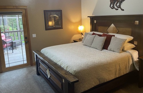 Lakeside House | Minutes from Flathead Lake! ~ NEW Theater Room! NEW AC! Glacier NP!