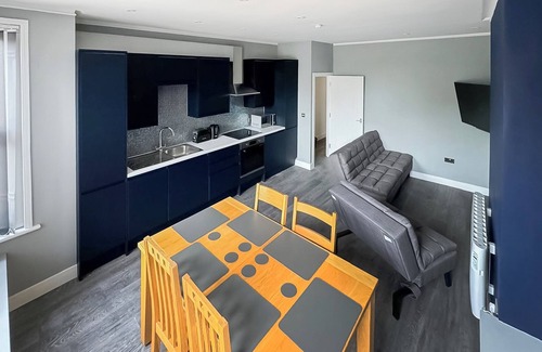 Folkestone Cottage | Minutes from Folkestone Central Station and modern flat with three bedrooms.