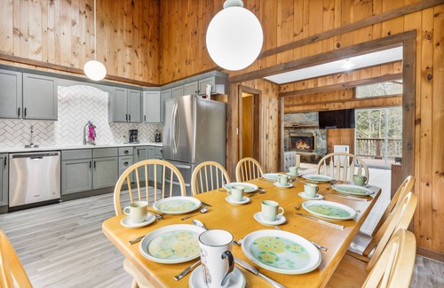 West Dover Ski Chalet | Minutes from gorgeous Mount Snow: Chalet with Hot Tub, Sauna, Game Room