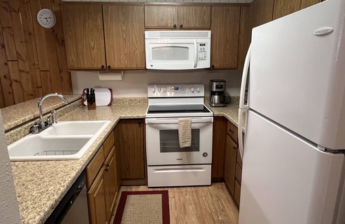 Big Sky Condo | Minutes from Lift! 2 BR 2 Bath condo n shuttle route. shuttle is every 15 min.